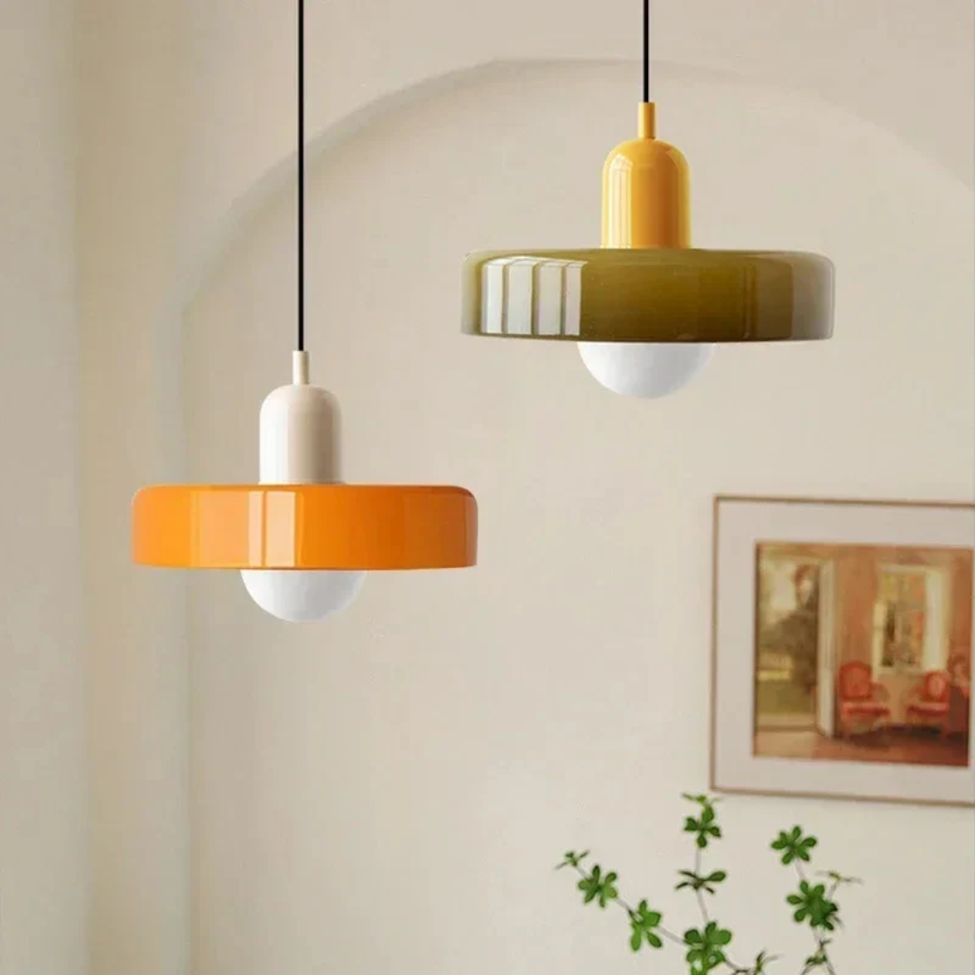 Designerska lampa wisząca z kolorowym kloszem – Vintage i minimalistyczna