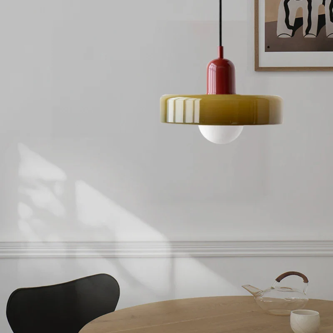 Designerska lampa wisząca z kolorowym kloszem – Vintage i minimalistyczna